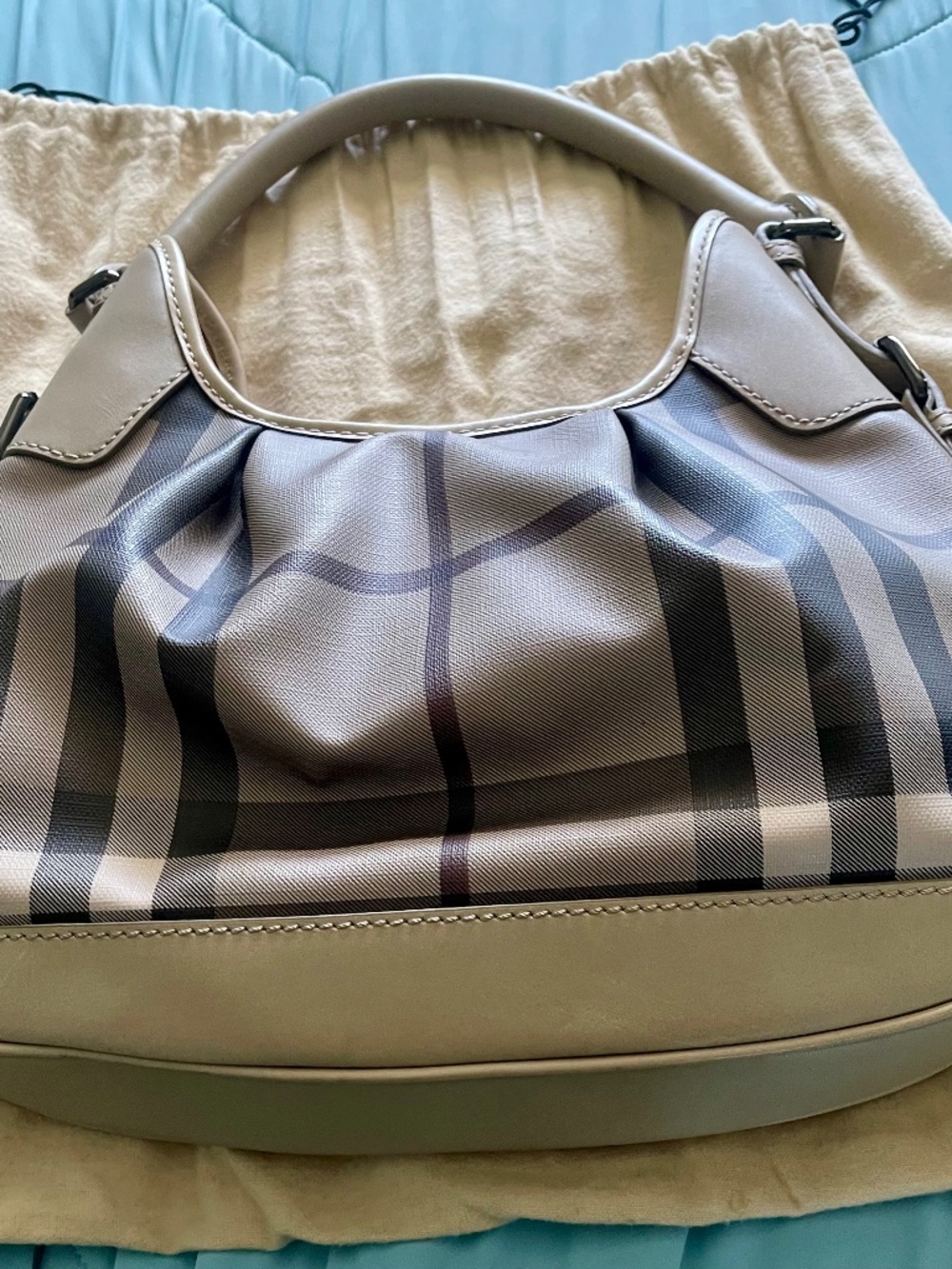 Burberry smoke trench hobo bag like nen